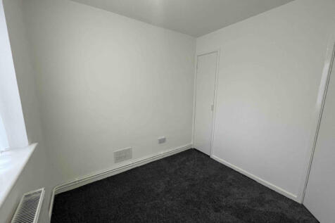 2 Bed Ground Floor Maisonette located on the popu