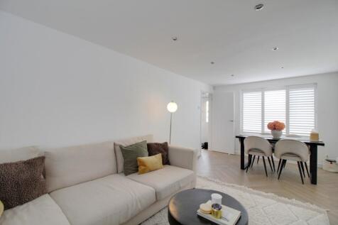 Living Room (2)