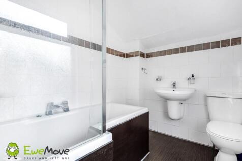 Bathroom at Regent Street Watford by Ben Brind Ewe