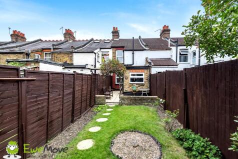 Rear garden at Regent Street Watford by Ben Brind 