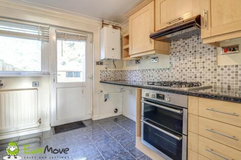 Kitchen at Hawthorn Close by Ben Brind EweMove Sal