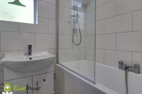 Bathroom at Hawthorn Close by Ben Brind EweMove Sa