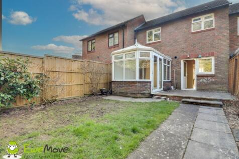 Rear garden at Hawthorn Close by Ben Brind EweMove