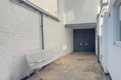 Coutyard 2