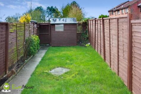 Garden at Larchwood by Ben Brind EweMove Sales Let