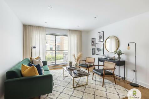 Lounge Diner - virtually staged - at Monument Cour