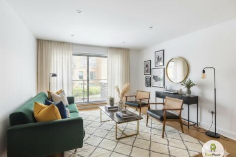 Lounge Diner - virtually staged -at Monument Court