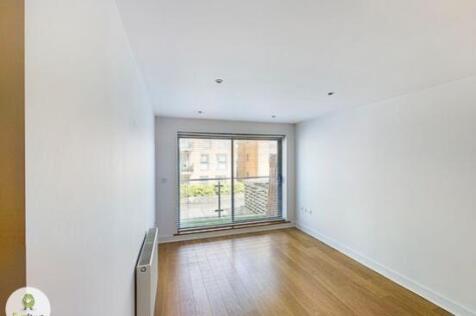 Lounge Diner - unstaged - at Monument Court by Ben