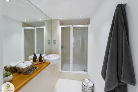 Ensuite at Monument Court by Ben Brind EweMove Sal