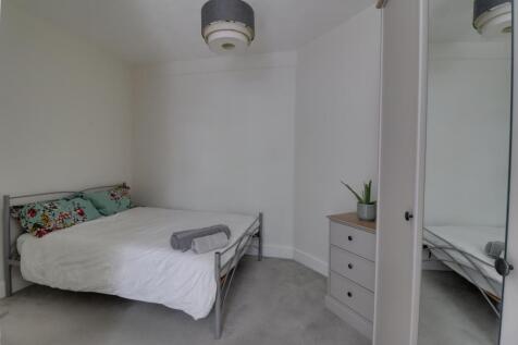 Part Furnished  double bedroom