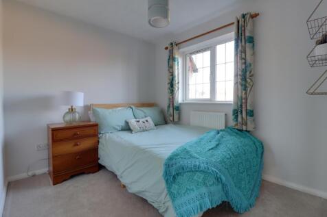 Double room with fitted wardrobe