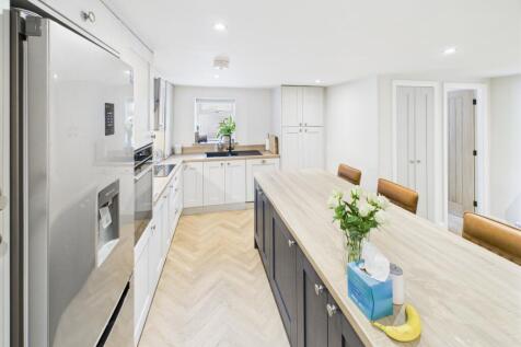 Fitted Kitchen