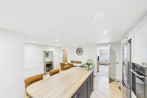 Open Plan Kitchen Dining Area