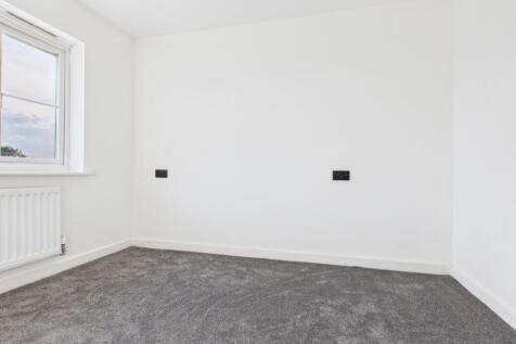 CAM03729G0-PR0136-STILL002