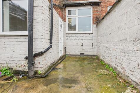 CAM03729G0-PR0139-STILL020