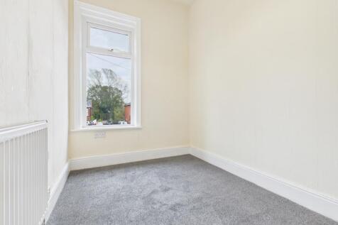 CAM03729G0-PR0167-STILL014