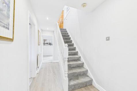 CAM02386G0-PR0151-STILL024