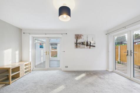 CAM02386G0-PR0151-STILL016