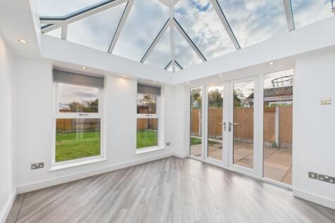 CAM02386G0-PR0151-STILL009