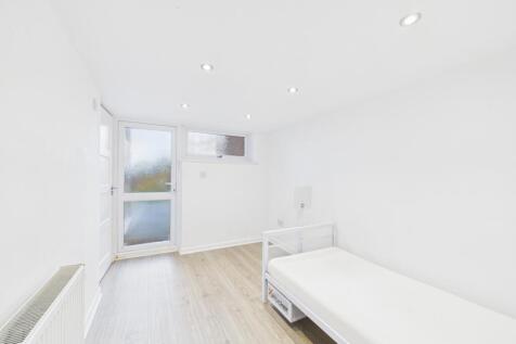 CAM02386G0-PR0151-STILL027