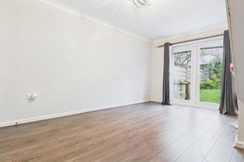 CAM03729G0-PR0175-STILL008