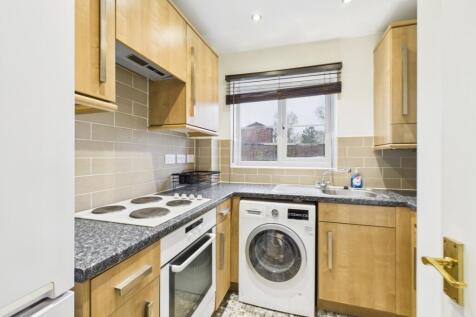 CAM03729G0-PR0175-STILL011