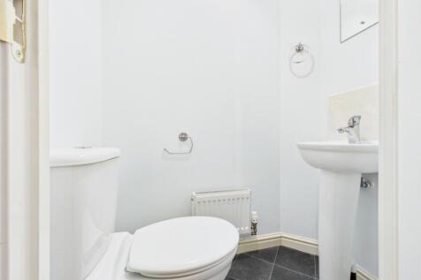 CAM03729G0-PR0175-STILL001