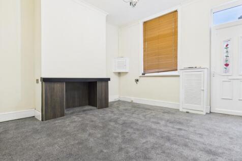 CAM03729G0-PR0180-STILL005