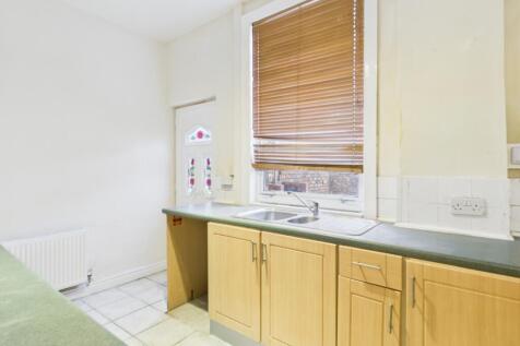 CAM03729G0-PR0180-STILL008