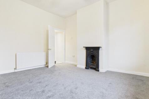 CAM03729G0-PR0180-STILL002