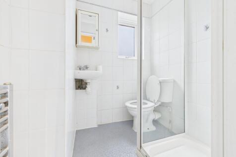 CAM03729G0-PR0180-STILL004