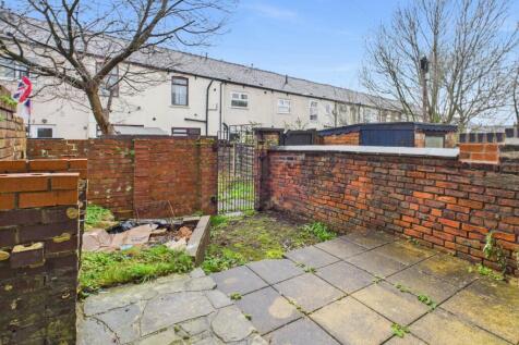 CAM03729G0-PR0180-STILL007