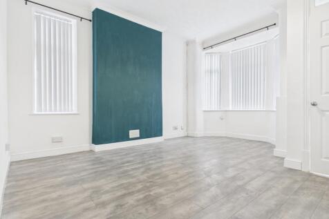 CAM03729G0-PR0182-STILL010