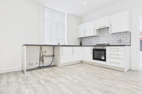 CAM03729G0-PR0182-STILL005