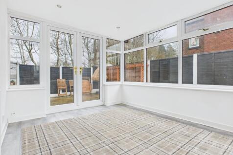 CAM03729G0-PR0182-STILL007