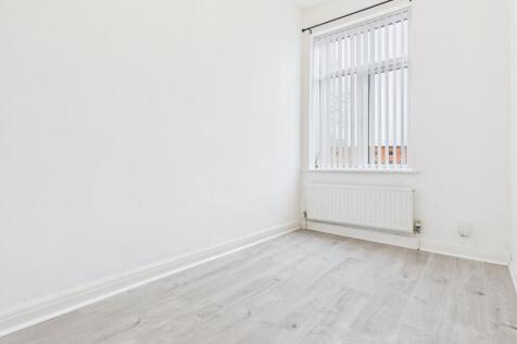 CAM03729G0-PR0182-STILL004