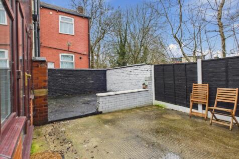 CAM03729G0-PR0182-STILL013