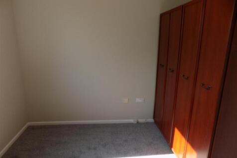 Bedroom straight 2.JPG