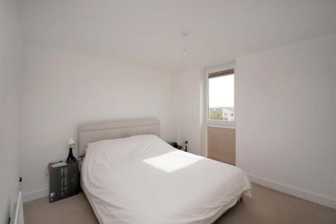 Bedroom 1.jpg