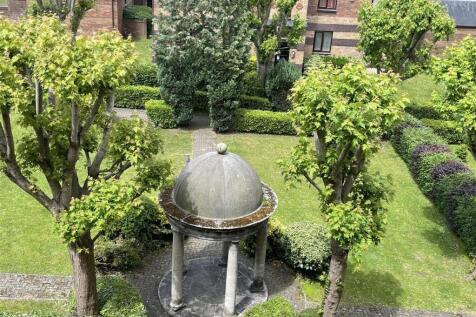 Franklin Court Garden.jpg