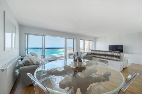 Living / Dining Area