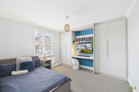 CAM02615G0-PR0125-STILL005