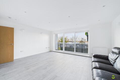 CAM03779G0-PR0311-STILL006