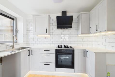 CAM03779G0-PR0311-STILL005