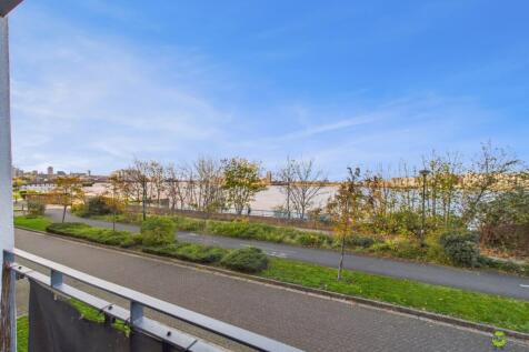 CAM03779G0-PR0311-STILL008