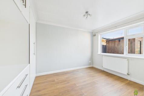 CAM04399G0-PR0045-STILL003