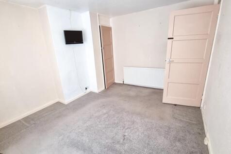 8 Master Bedroom with Built-in Closet