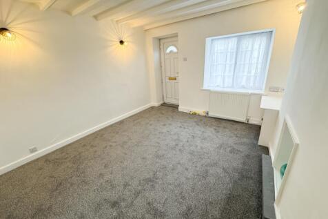 High Street Brotton EweMove-10