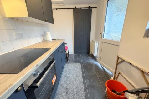 High Street Brotton EweMove-8