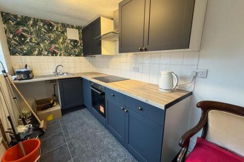 High Street Brotton EweMove-7